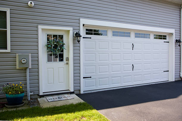 24/7 Emergency Garage Door Panel Replacement experts in Alton, TX